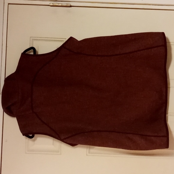 Cutter & buck, asymmetrical athletic vest, women's XXL, maroon color brand new, - Picture 5 of 5
